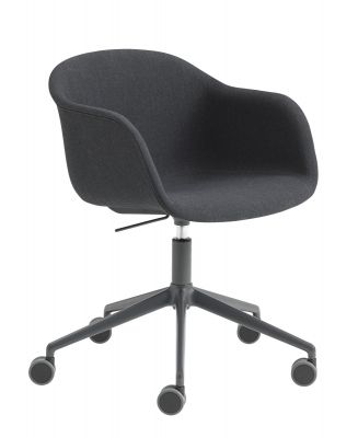 Muuto Fiber Armchair, grauer Bürostuhl mit Drehfuß und Rollen, höhenverstellbar und gepolstert.